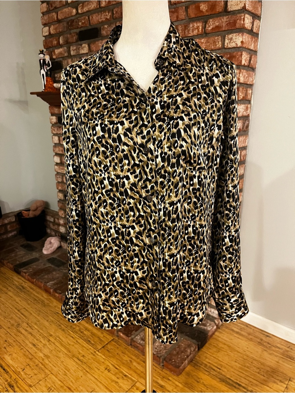 Equipment $185 "Brett" Leopard-Print Button-Down Shirt. - Picture 2 of 8